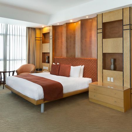 Crowne Plaza Manila Galleria By Ihg Pasig City Bagian luar foto