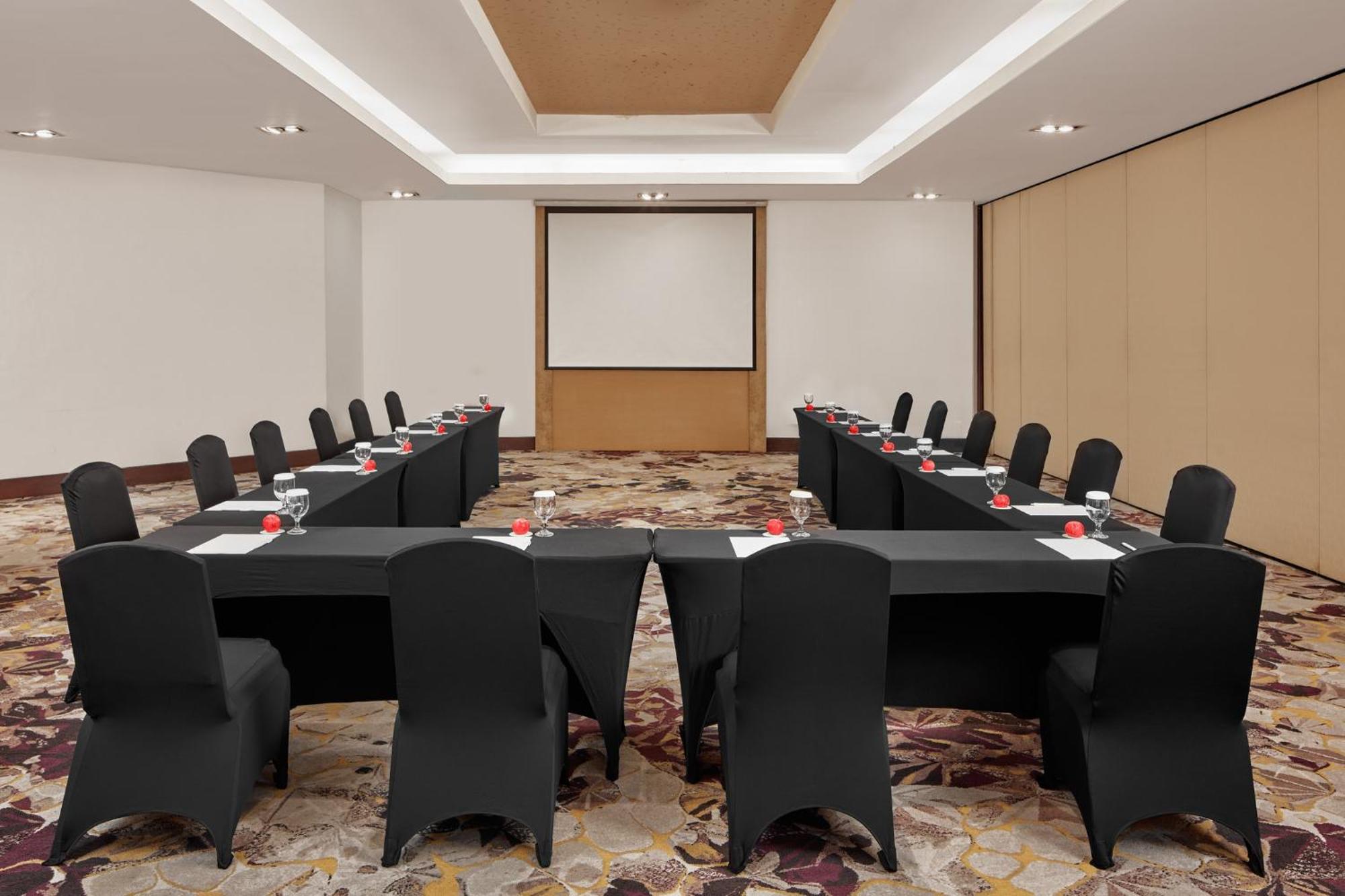 Crowne Plaza Manila Galleria By Ihg Pasig City Bagian luar foto