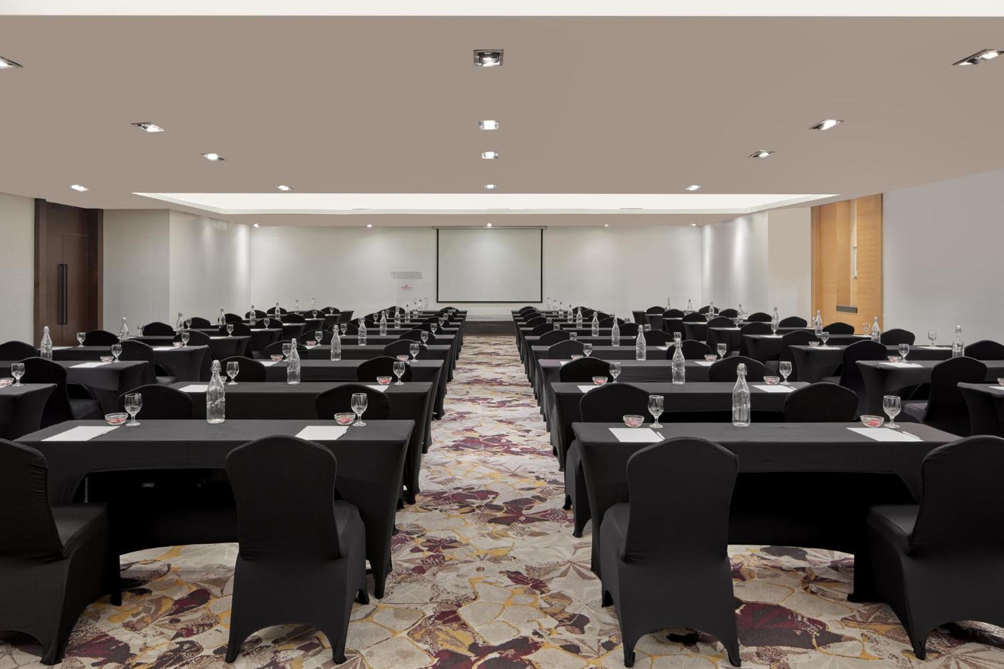 Crowne Plaza Manila Galleria By Ihg Pasig City Bagian luar foto